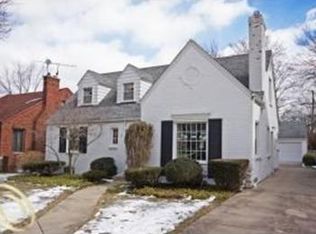 880 Lincoln Rd, Grosse Pointe, MI 48230