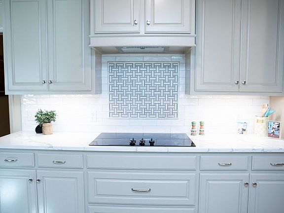 5th image of 2404 Essex Dr