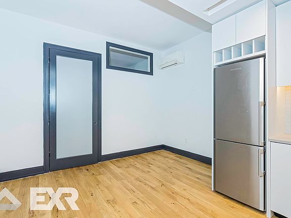 4th image of 42-22 27th St #901