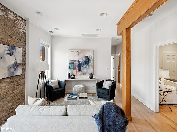 5th image of 805 W Buckingham Pl #3E
