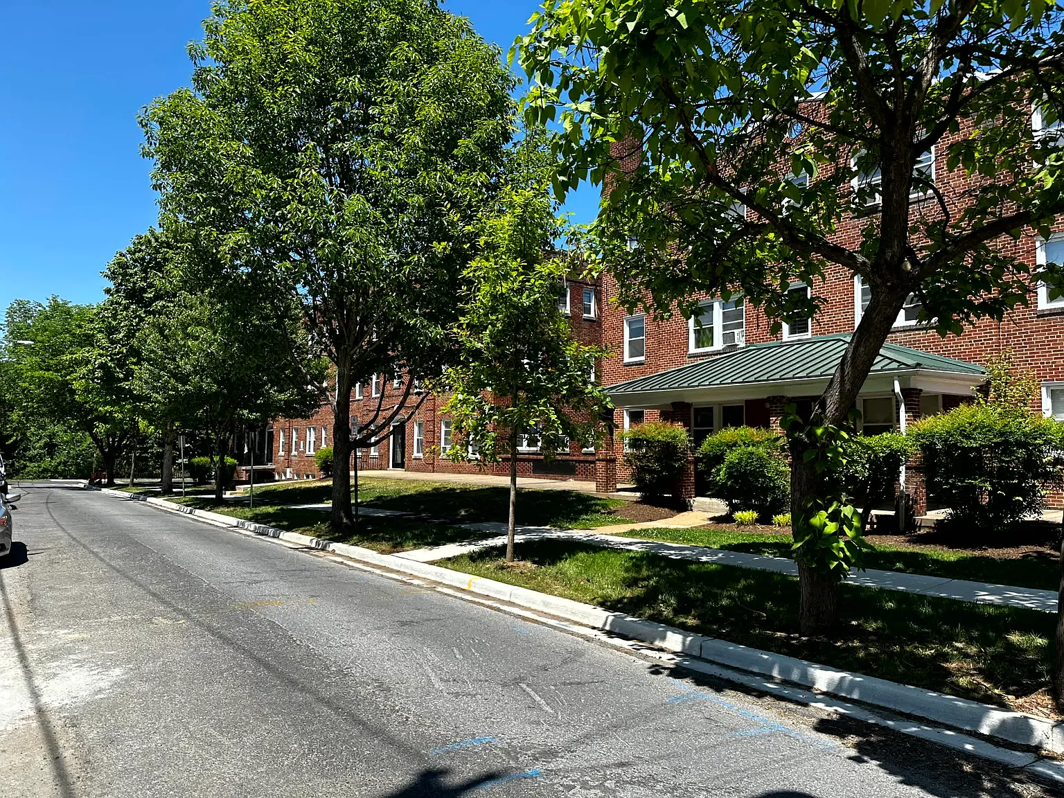 Newton Square — Photo 1