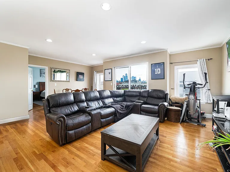 621 Monroe St #8B — Photo 2