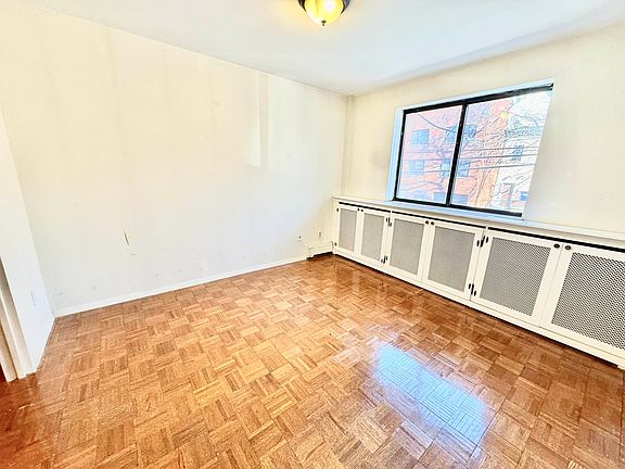 5th image of 2512 36th St APT 2F
