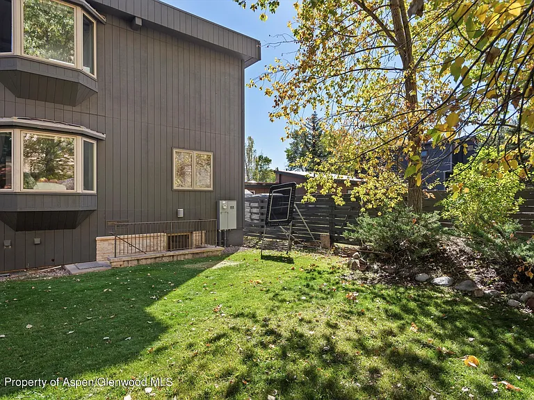 1085 Cemetery Ln #A — Photo 28