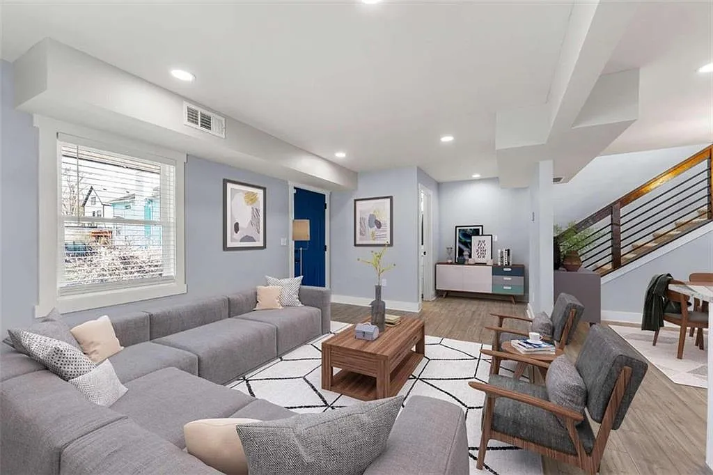 671 John St NW — Photo 2