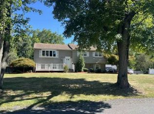 630 N Meadow Dr, Bound Brook, NJ 08805