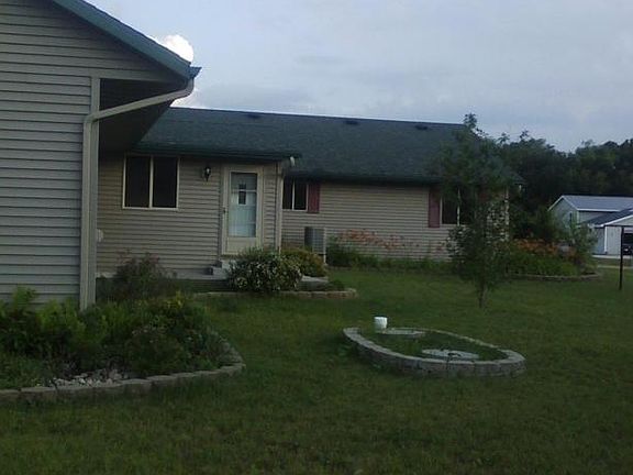 4th image of 55869 Parkway Dr