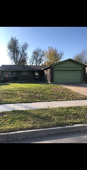 10872 E 33rd Ct — Photo 1