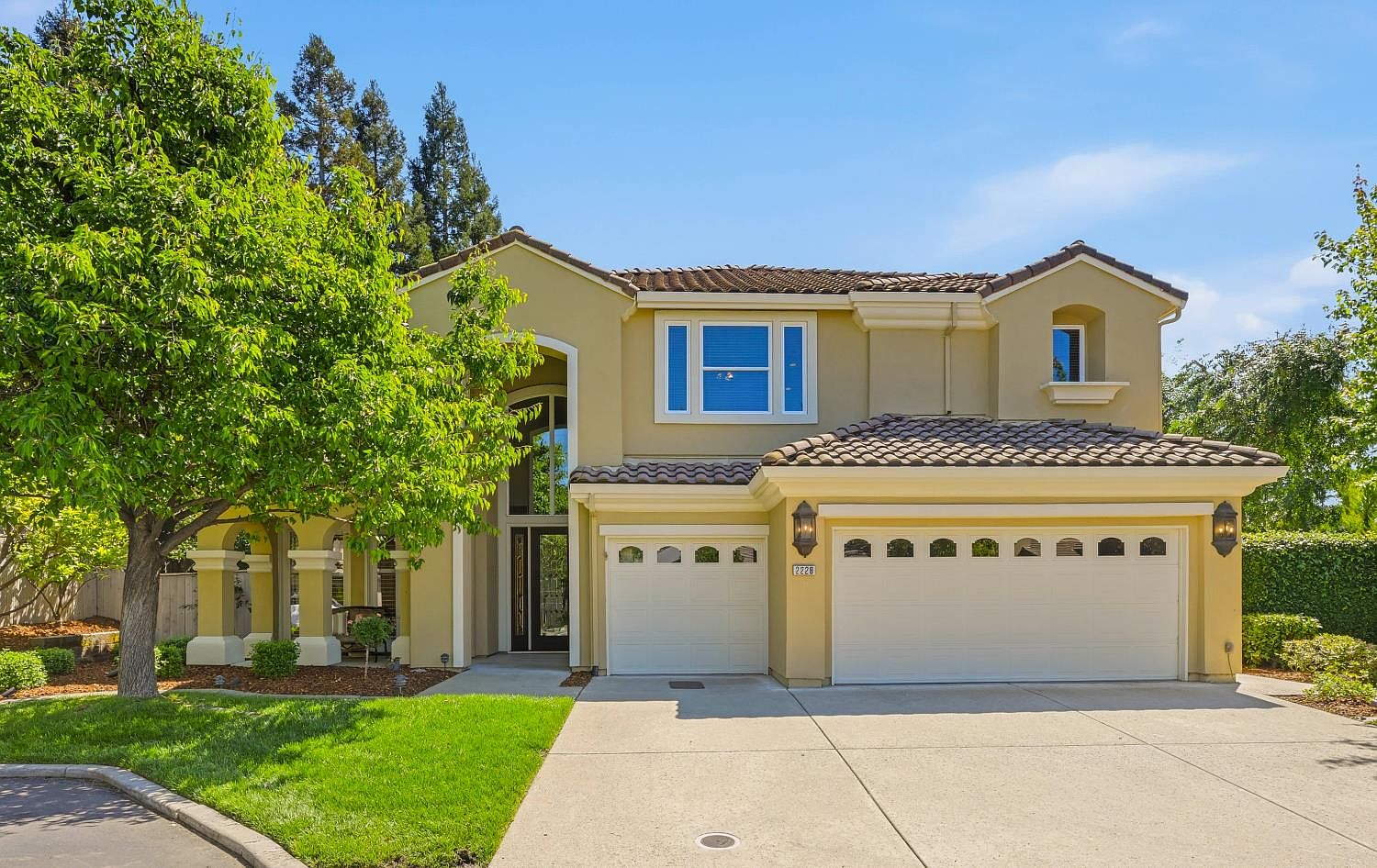 2228 Belvedere Cir
