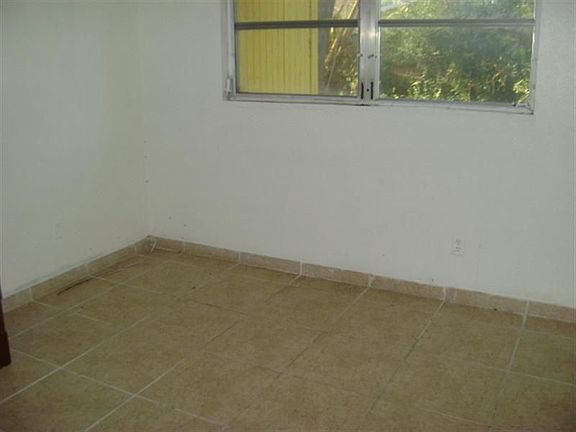 4th image of 500 E Jasmine Rd