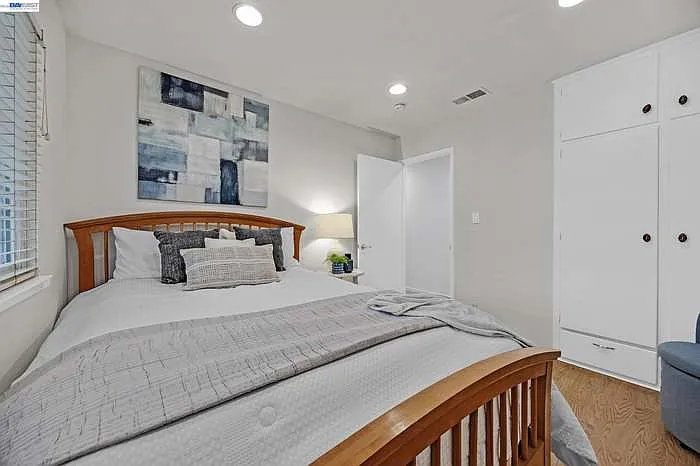 4034 Francisco St — Photo 1
