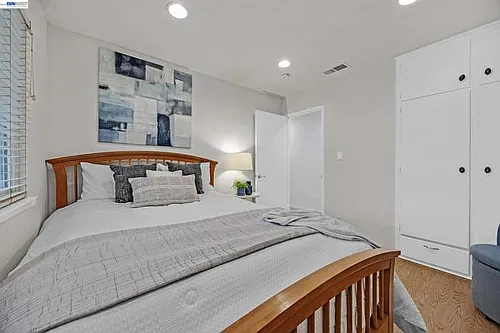 4034 Francisco St Photo 1