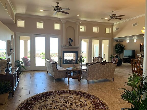 high ceilings/doors