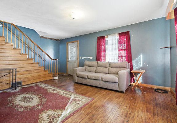 4th image of 932 Market St