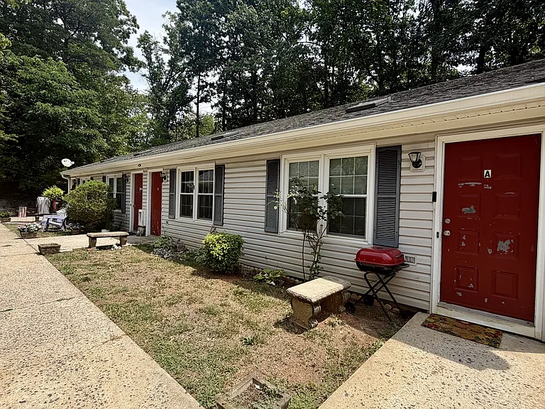 2267 Waterlick Rd #B — Photo 2
