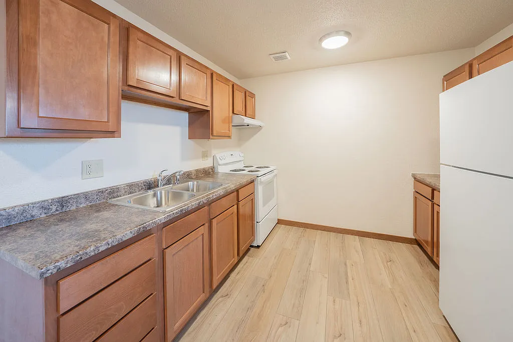 3505 S West Ave — Photo 1