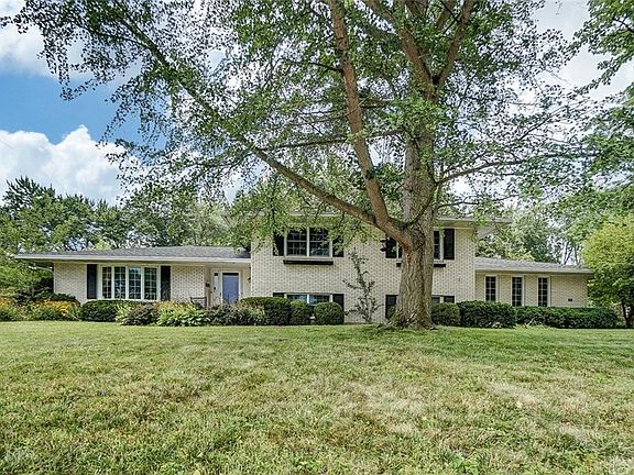 2nd image of 305 Blackstone Dr