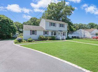 60 Ridgedale Ave, Farmingville, NY 11738