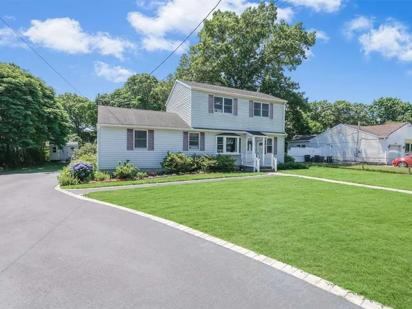 60 Ridgedale Avenue, Farmingville, NY 11738