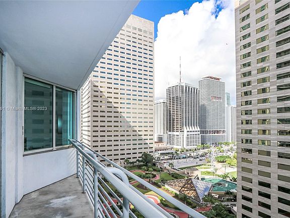 2nd image of 335 Biscayne Blvd #1808