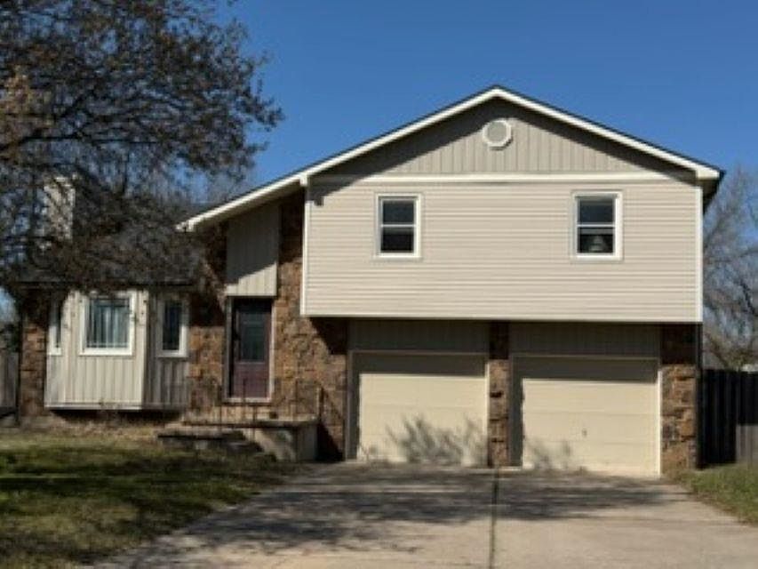 1st image of 339 N Parkdale Ct