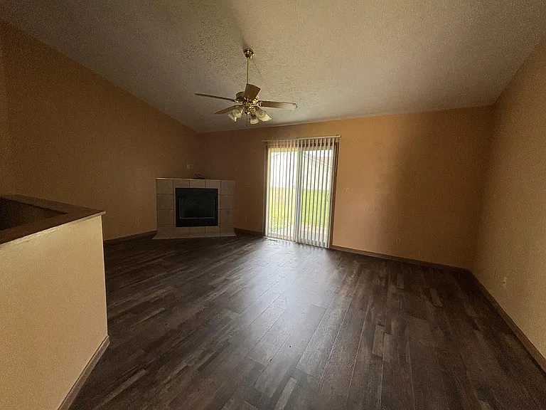 304 Brunswick Dr #B — Photo 9