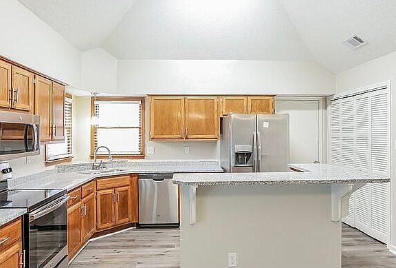 4th image of 4030 Glenroy Dr
