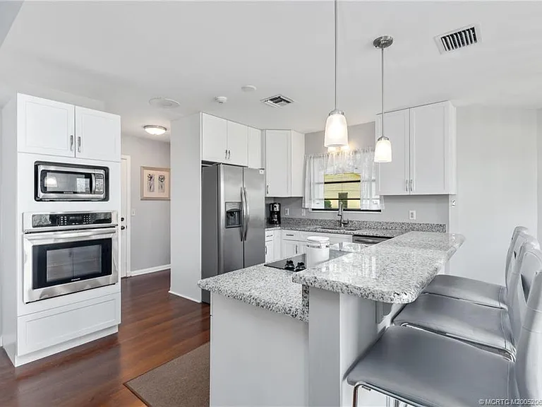 2108 NW Greenbriar Ln — Photo 11