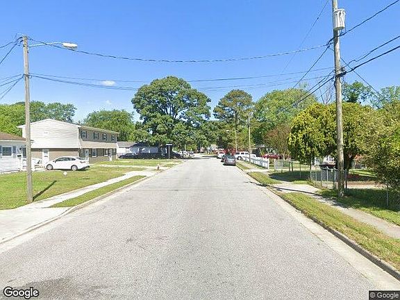 Exterior Neighborhood (street photo)