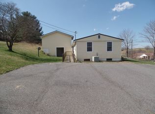 1141 W Stuart Drive, Hillsville, VA 24343