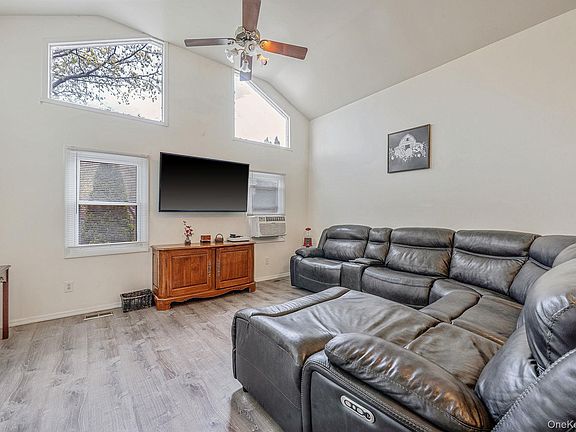 5th image of 6 Satinwood Road