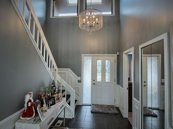 2-Story Foyer