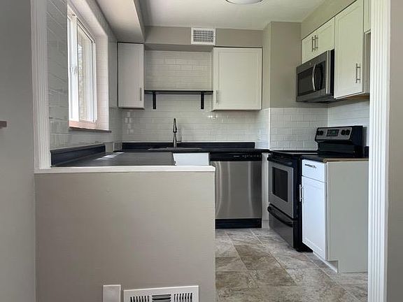 3rd image of 1031 Hempstead Dr