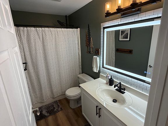 3rd image of 1068 Merchant St
