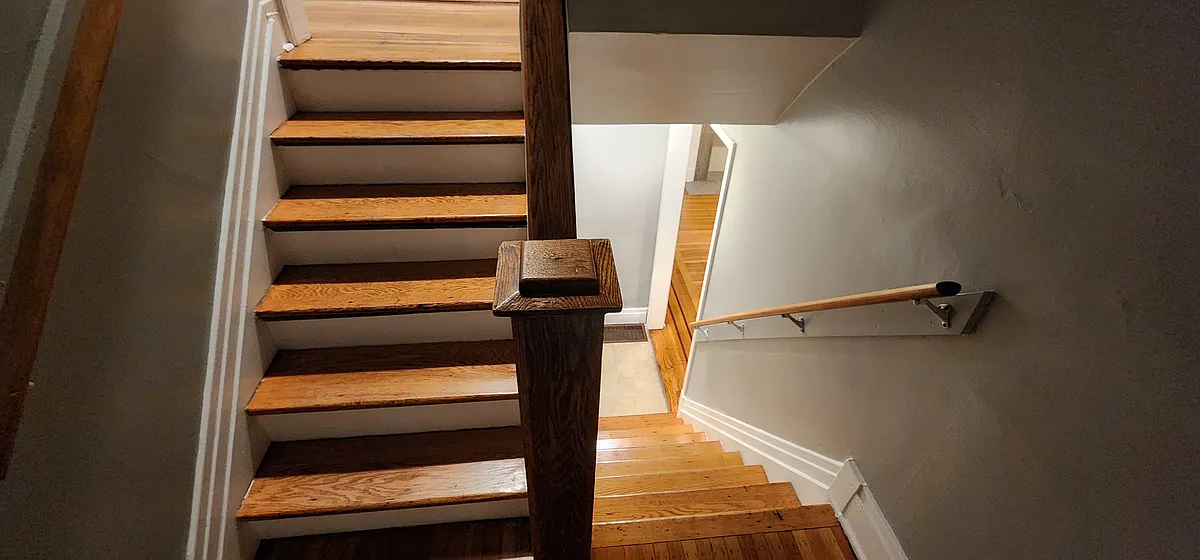 Building Photo - 204 Winspear Ave #2