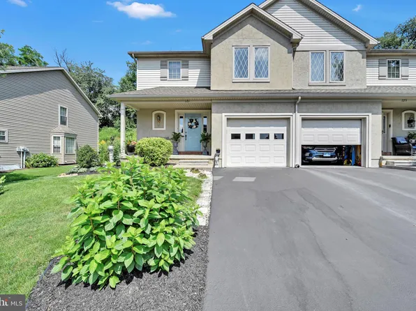121 Eagle Dr, Ephrata, PA 17522