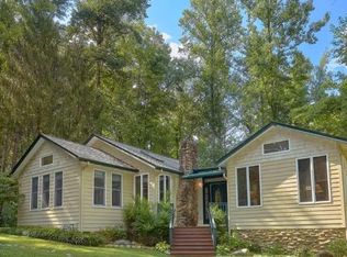 657 Red Bud Ln, Gatlinburg, TN 37738