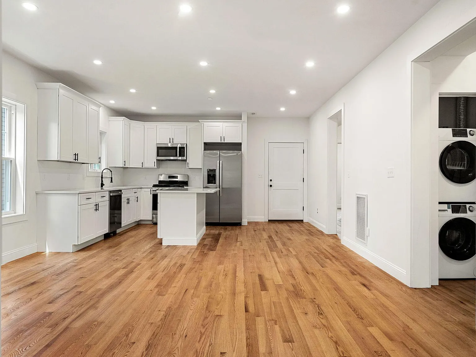 3 bed, 1400 sqft, $3,350 — Photo 4