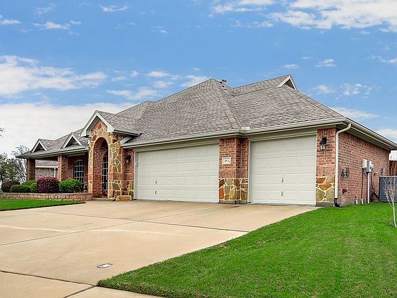 3rd image of 2917 Softwood Cir