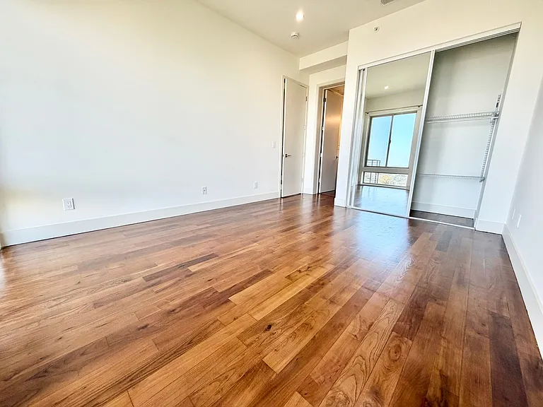 635 Burnett — Photo 15