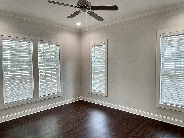 1011 Selma St — Photo 11