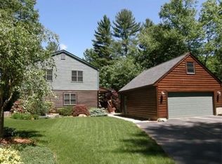 98 S Shore Dr, Sturbridge, MA 01566