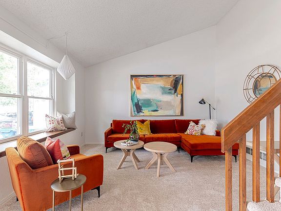 4th image of 622 Dahlia Way