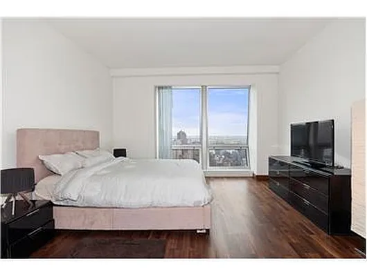 Rented by Douglas Elliman | media 33