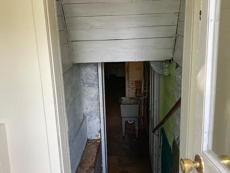 1221 Summit St — Photo 7