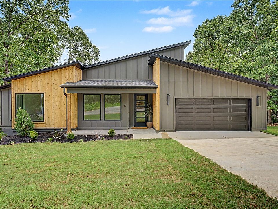 1st image of 13 Kinloch Dr