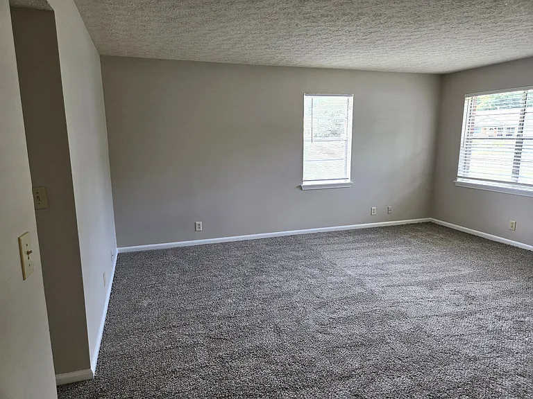 Del Rio Apartments — Photo 15