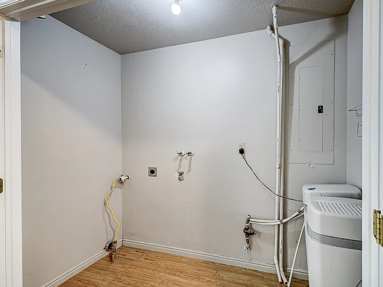 1545 W 5650 N — Photo 32