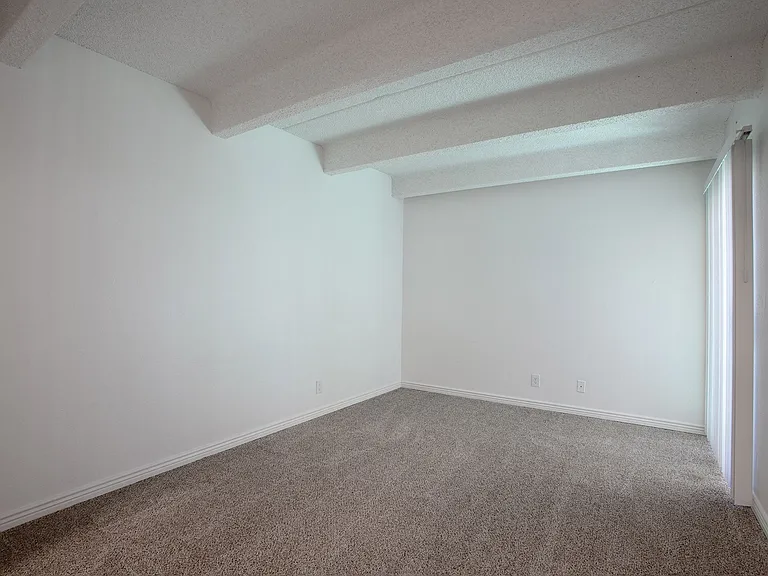 Los Altos Towers — Photo 19