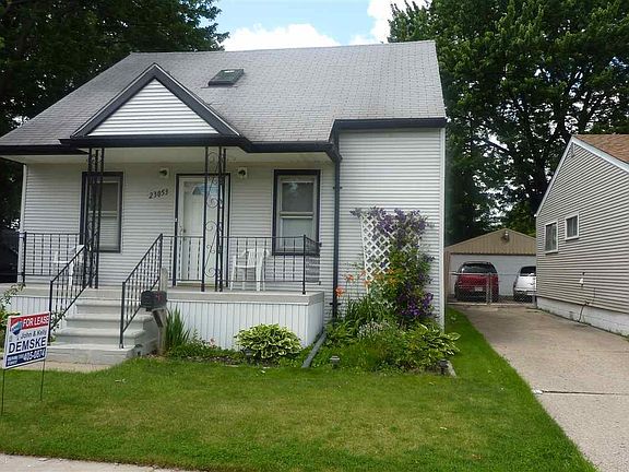 3rd image of 23053 Wellington Ave